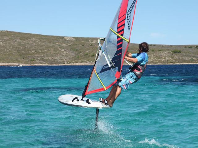 Windfoiling in Fornells, Menorca