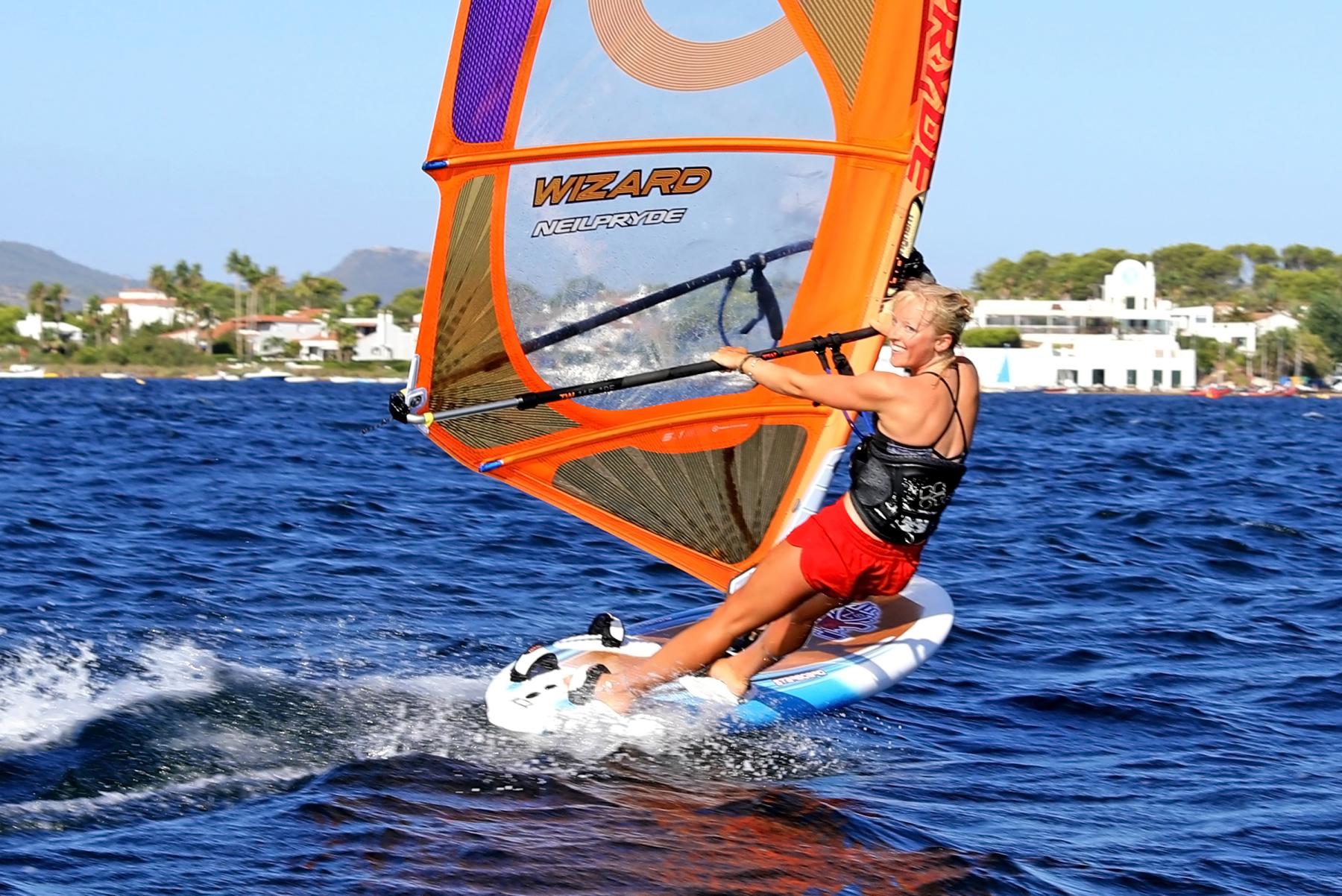 Enjoy and improve your windsurfing in ideal conditions