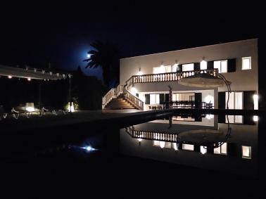 Villa Safina swimming pool (pool lights off)